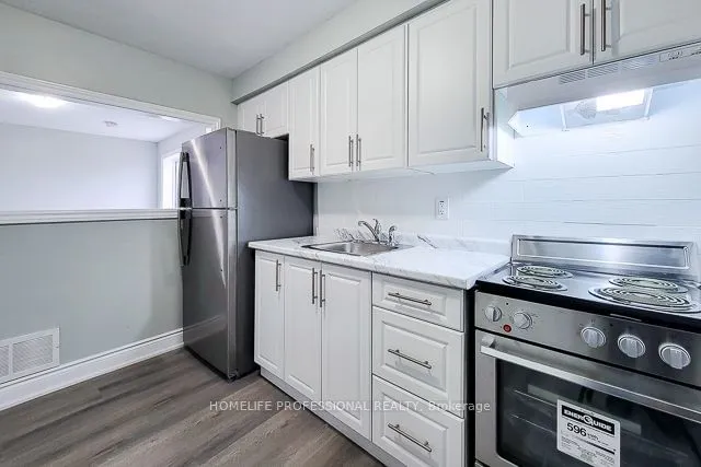 Additional image 40 of 300 Balmoral Ave