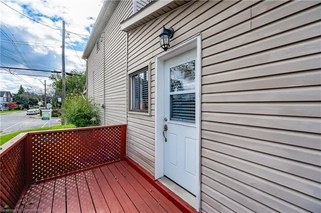 Additional image 32 of 25 Brant St