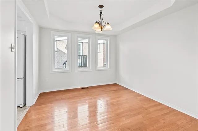 Additional image 8 of 80 STRATHROY Cres