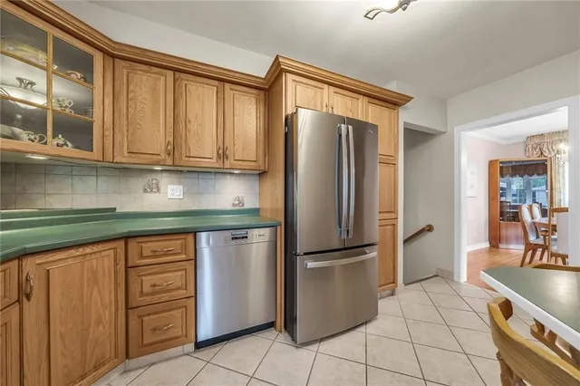 Additional image 2 of 16 LAWRENCE Ave