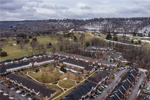 Additional image 41 of 100 BEDDOE Dr Unit 92