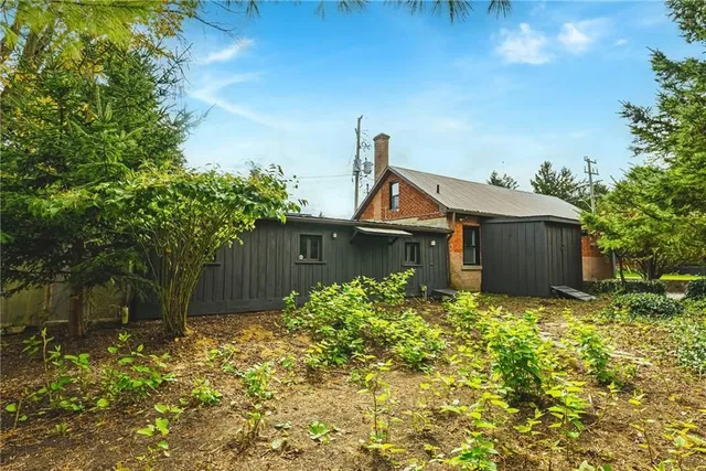 Additional image 43 of 116 LYNDEN Rd