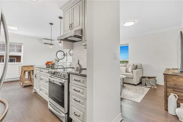 Additional image 2 of 350 CONCESSION St Unit 303