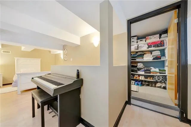 Additional image 29 of 73 GARFIELD Ave Unit 2A