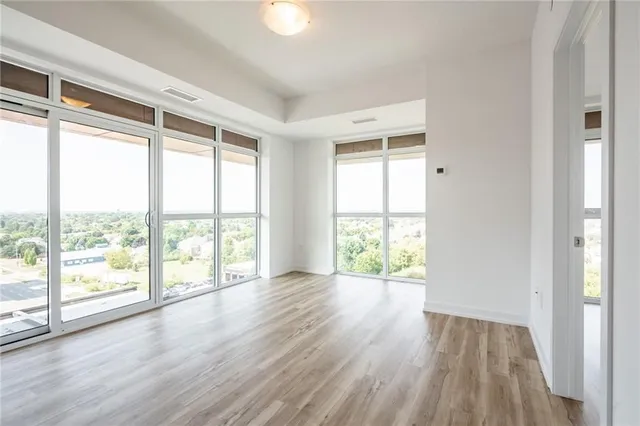 Additional image 12 of 470 DUNDAS St Unit 902