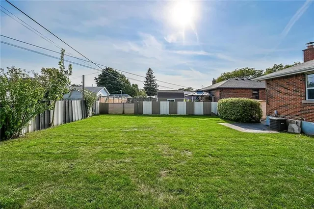 Additional image 30 of 63 FERNWOOD Cres