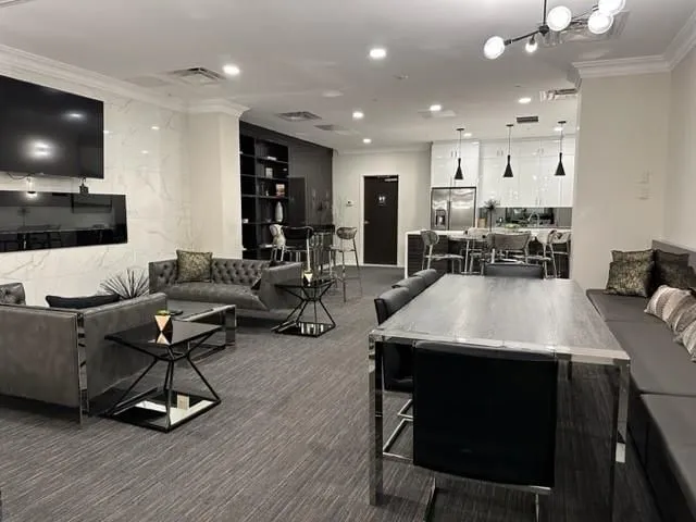 Additional image 33 of 112 KING St Unit 1109