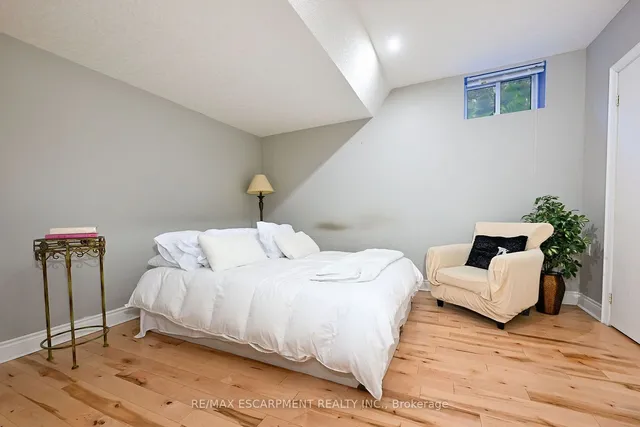 Additional image 32 of 7 Osgoode Crt