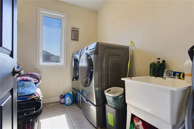 Additional image 32 of 261 MONTREAL Cir