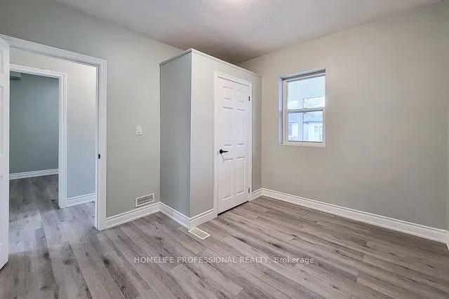 Additional image 22 of 300 Balmoral Ave