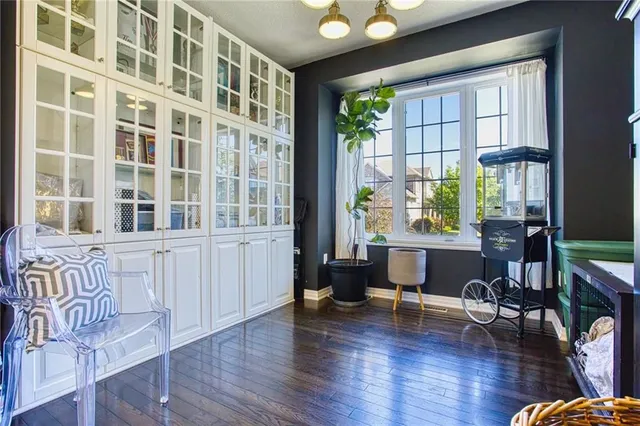 Additional image 10 of 261 MONTREAL Cir