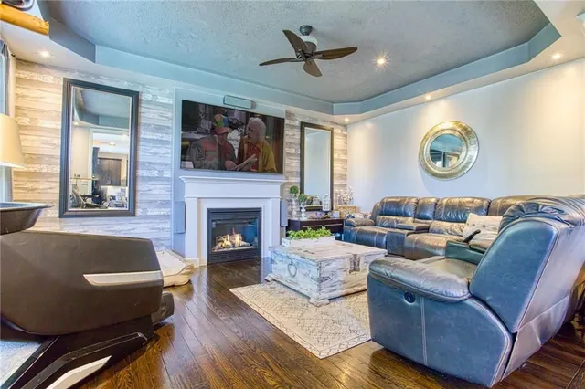 Additional image 19 of 261 MONTREAL Cir