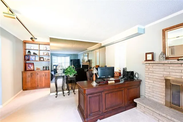 Additional image 30 of 38 LAKEGATE Dr