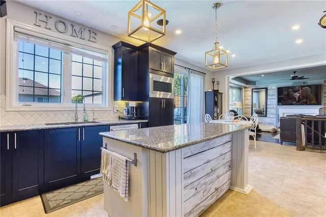 Additional image 17 of 261 MONTREAL Cir