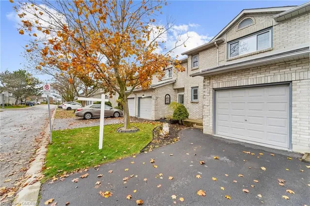 2 Royalwood Crt