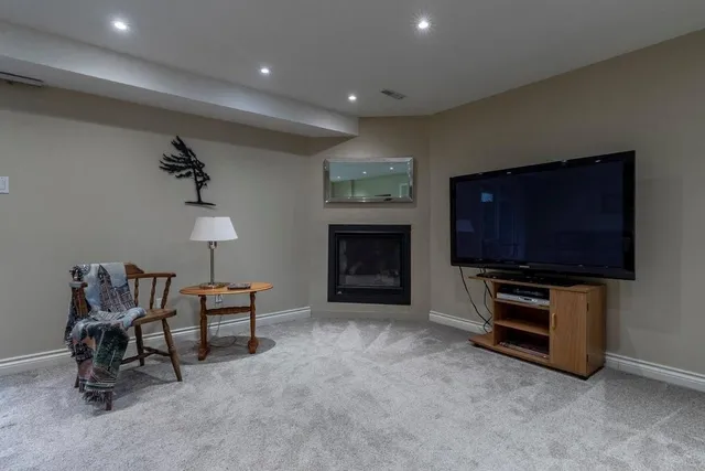 Additional image 36 of 30 OSLER Dr Unit 6