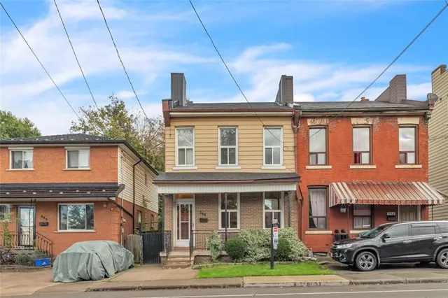 260 BAY St
