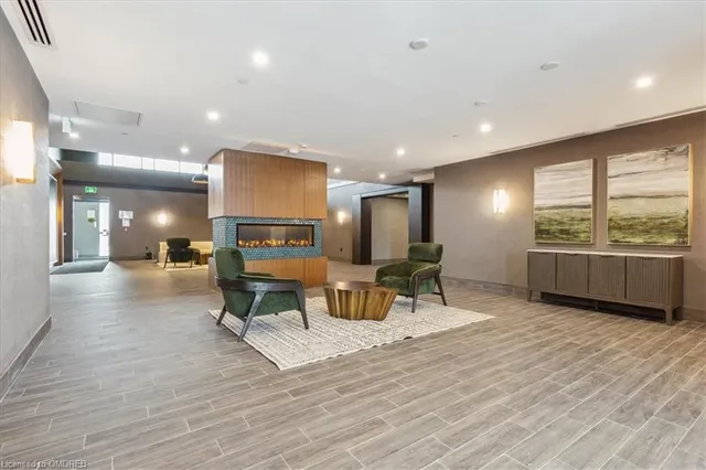 Additional image 6 of 450 Dundas St Unit 1001