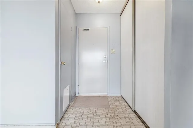 Additional image 11 of 500 GREEN Rd Unit 1411