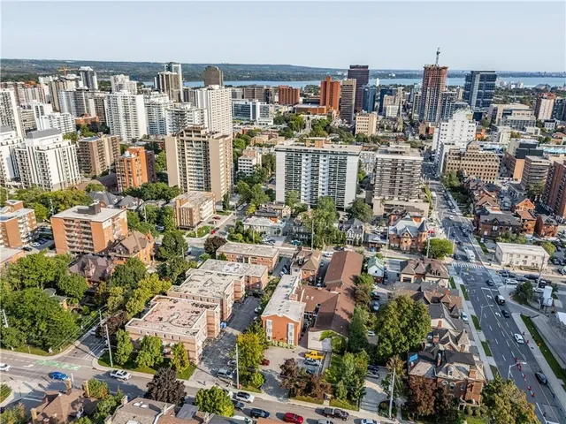 Additional image 42 of 227 MACNAB St Unit 14