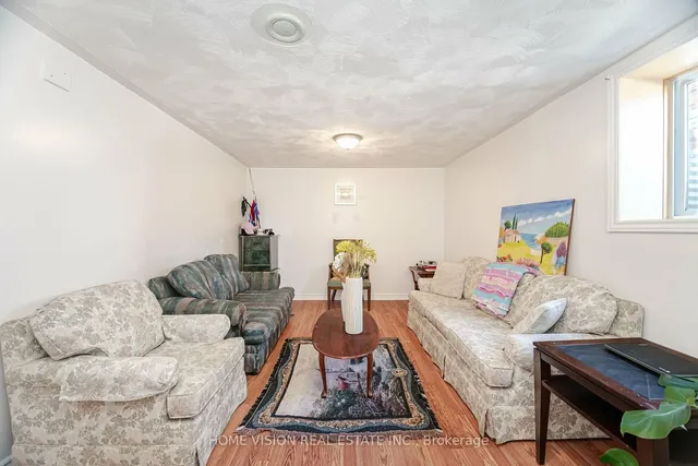 Additional image 29 of 44 Clarendon Ave