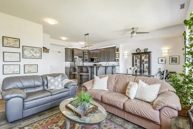 Additional image 11 of 125 SHOREVIEW Pl Unit 627