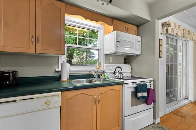 Additional image 11 of 54 BEACON Ave