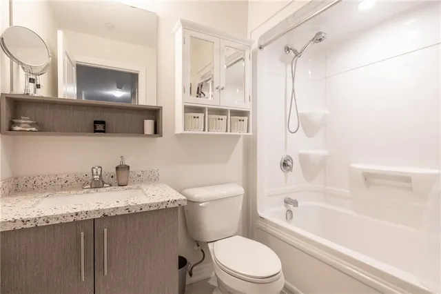 Additional image 22 of 2750 KING St Unit 203