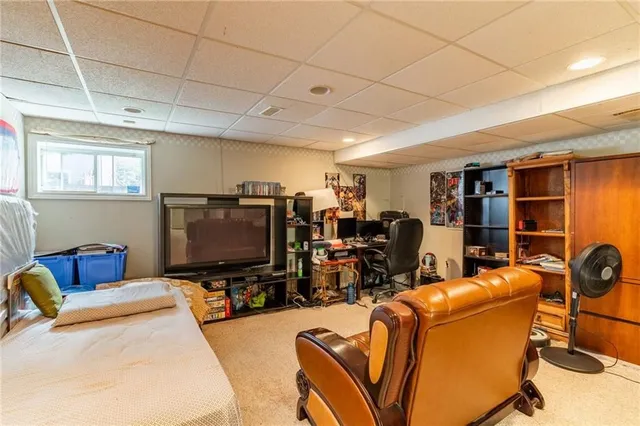 Additional image 24 of 16 NEWELL Crt