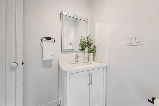 Additional image 25 of 116 LYNDEN Rd