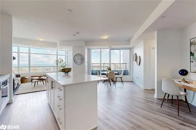 Additional image 3 of 600 North Service Road Unit 418