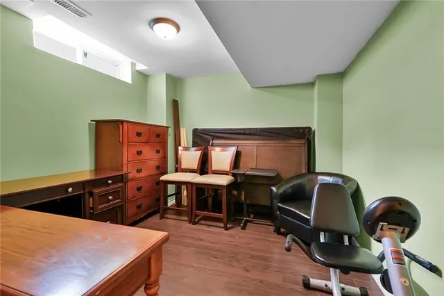 Additional image 22 of 25 NEWPORT Cres