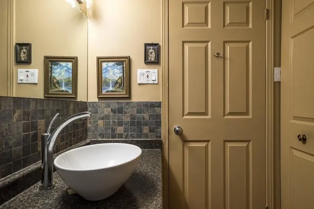 Additional image 22 of 180 LIMERIDGE Rd Unit 301