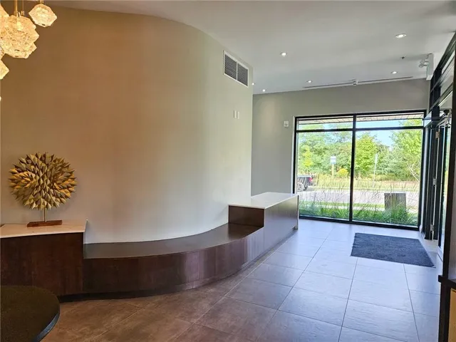 Additional image 3 of 1 REDFERN Ave Unit 435