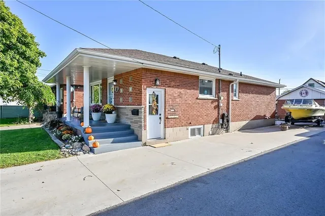 Additional image 37 of 8 LAMPTON Pl