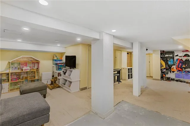 Additional image 35 of 74 HYDE PARK Ave