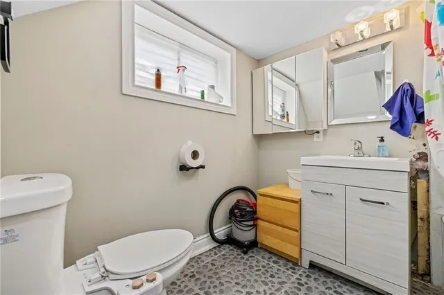 Additional image 13 of 38 LAKE Ave