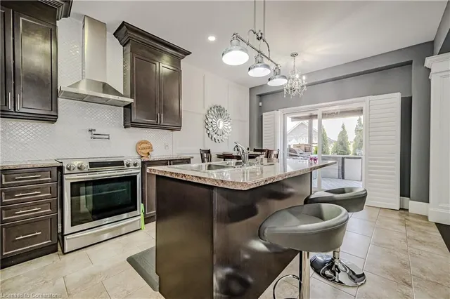 Additional image 38 of 47 Whistler St