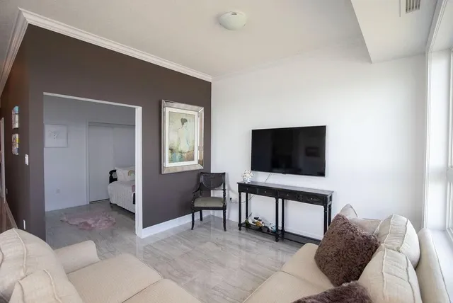 Additional image 15 of 101 SHOREVIEW PLACE Unit 608