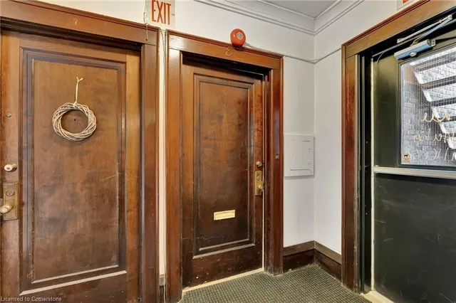 Additional image 7 of 285 King St Unit 8