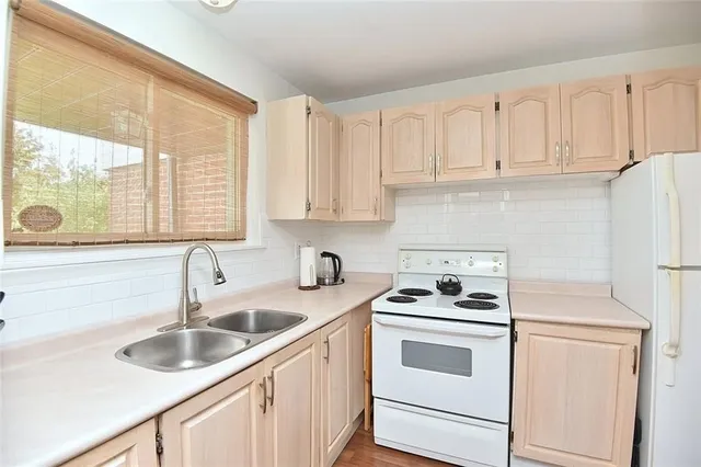 Additional image 17 of 880 LIMERIDGE Rd Unit 63