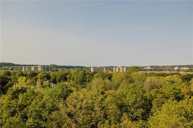 Additional image 15 of 2750 KING St Unit 710