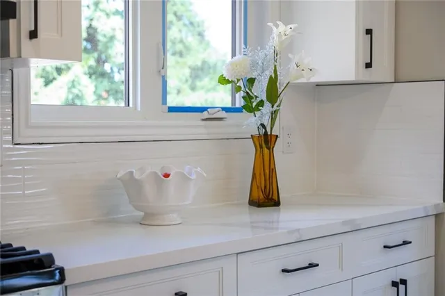 Additional image 39 of 66 HOWE Ave