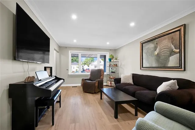 Additional image 10 of 8 LAMPTON Pl