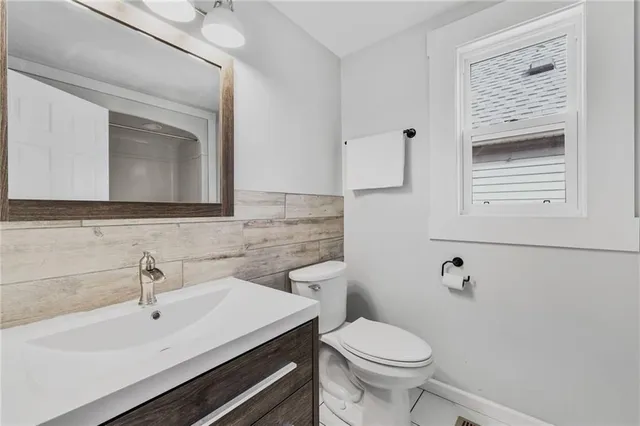 Additional image 31 of 149 WEIR St