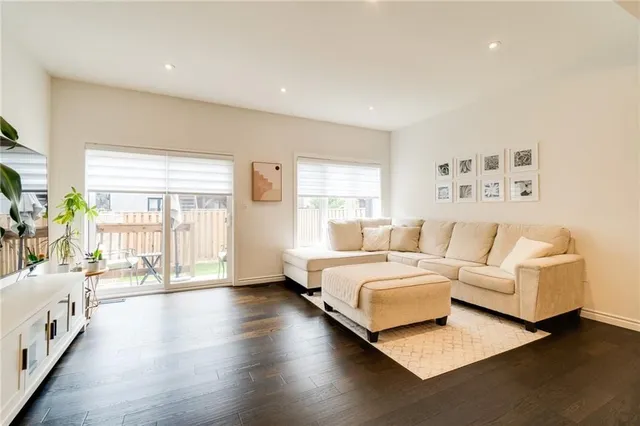 Additional image 16 of 32 GREENWICH Ave