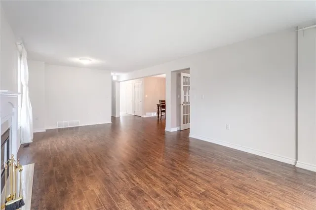 Additional image 24 of 114 GLENARIFF Dr