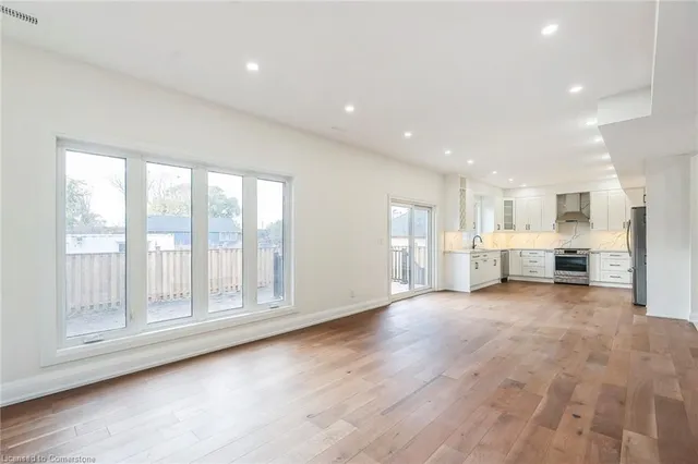 Additional image 14 of 722 Beach Blvd