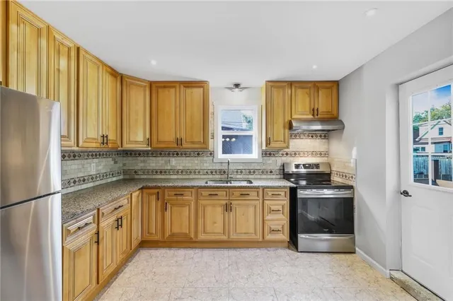 Additional image 12 of 149 WEIR St