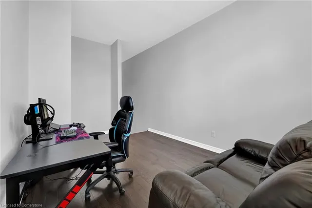 Additional image 24 of 38 Narbonne Cres